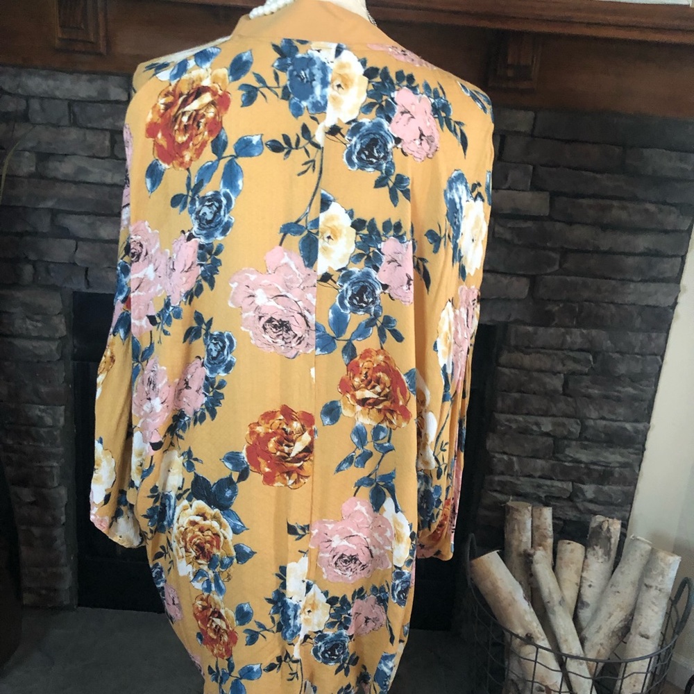 Xhilaration Floral Kimono - Picture 3 of 4